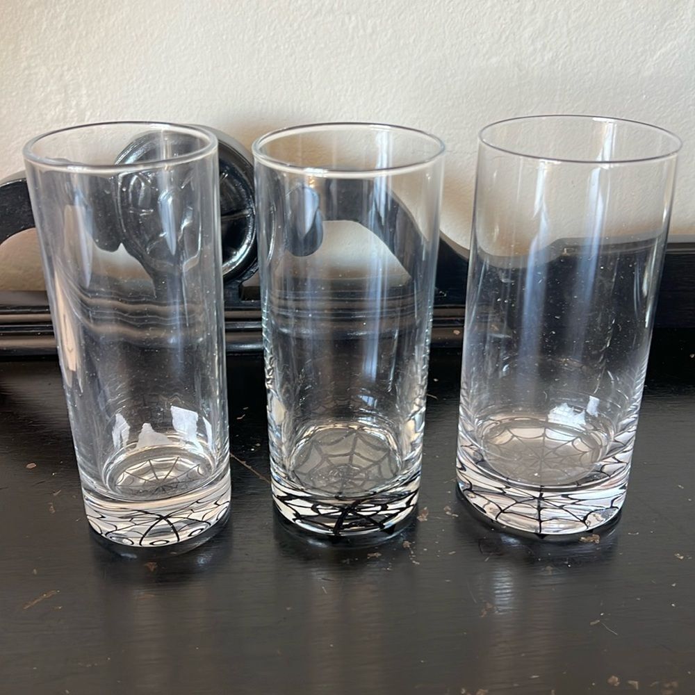 Set of 4 Pottery Barn Spider Web Tall Cocktail Glasses